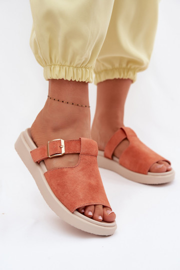 Chaussons femme en daim avec une plateforme avec boucles dorées couleur orange Zemela 2