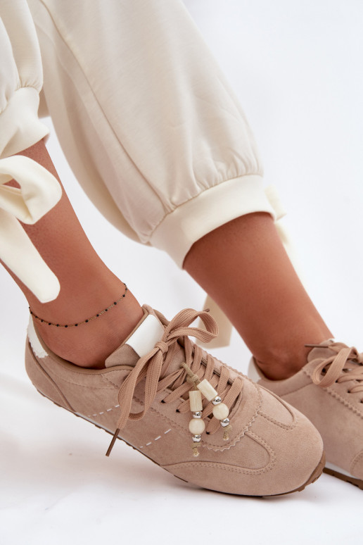 Chaussures modèle baskets Le bas des femmes avec des perles beige Galora
