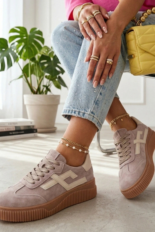 Baskets couleur sable en cuir...