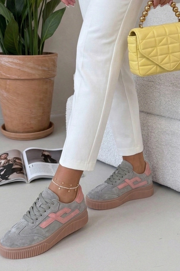 Baskets vertes en cuir... 2