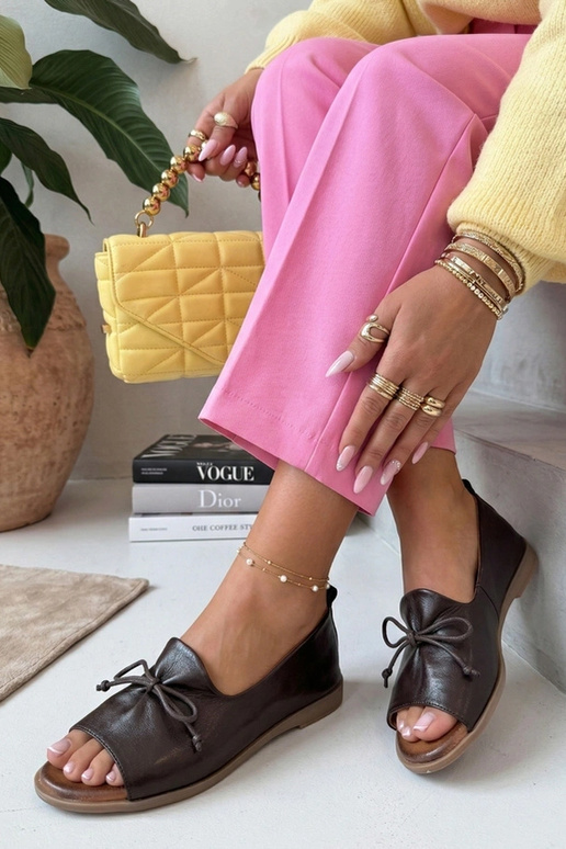 Braune Leder-Ballerinas mit offener...