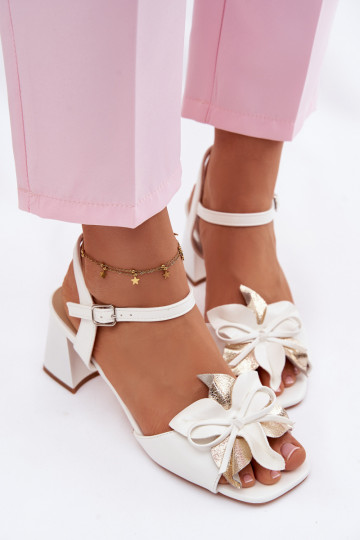 Vinceza 20283 dames hoge hak sandalen met bloemenversieringen in witte kleur