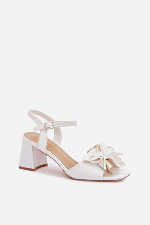 Sandales à talons hauts pour femme Avec des décorations Une fleur Vinceza 20283 couleur blanche