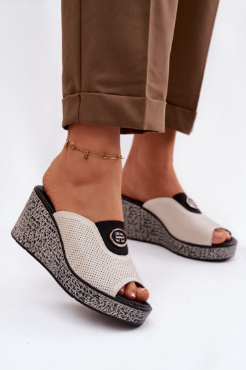 Pantoufles en cuir avec une plateforme avec des ornements S.Barski LR61-7011 beige