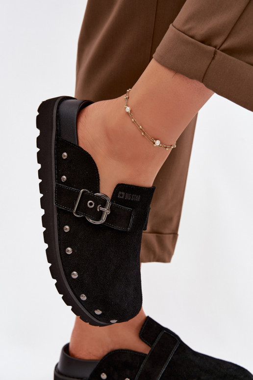 Chaussons Sabots en daim avec une plateforme avec des rivets I avec boucles Big Star TT274951 couleur noire
