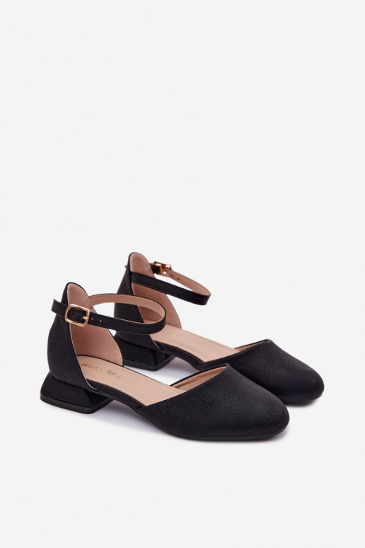 Puéril Sandales brillantes Sur un talon bas couleur noire Nelly