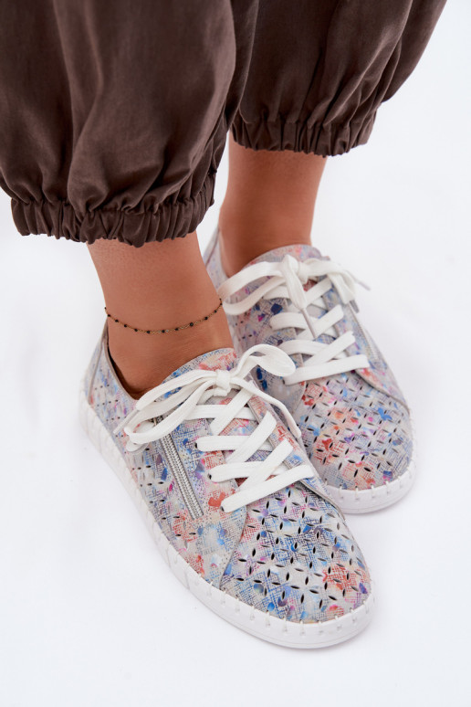 avec des éléments ajourés chaussuresActivéturalnego en daimu couleur argent Kamelia