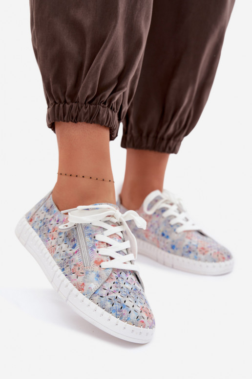 avec des éléments ajourés chaussuresActivéturalnego en daimu couleur argent Kamelia