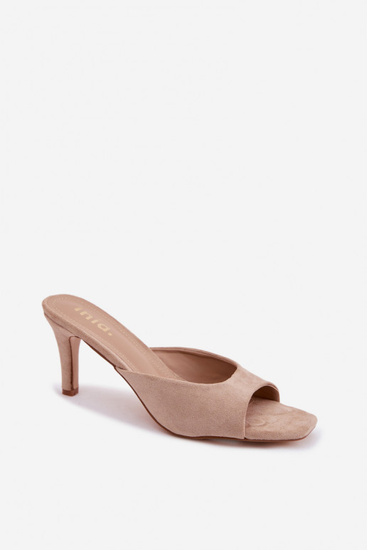 Pantoufles pour femmes Activé Smukłym Obcasie beige Revina