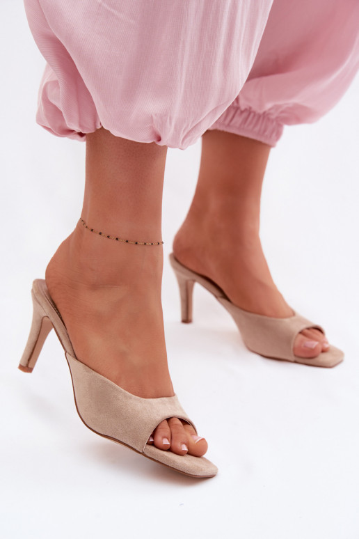 Pantoufles pour femmes Activé Smukłym Obcasie beige Revina