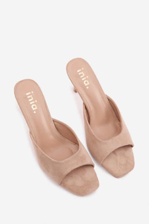 Pantoufles pour femmes Activé Smukłym Obcasie beige Revina