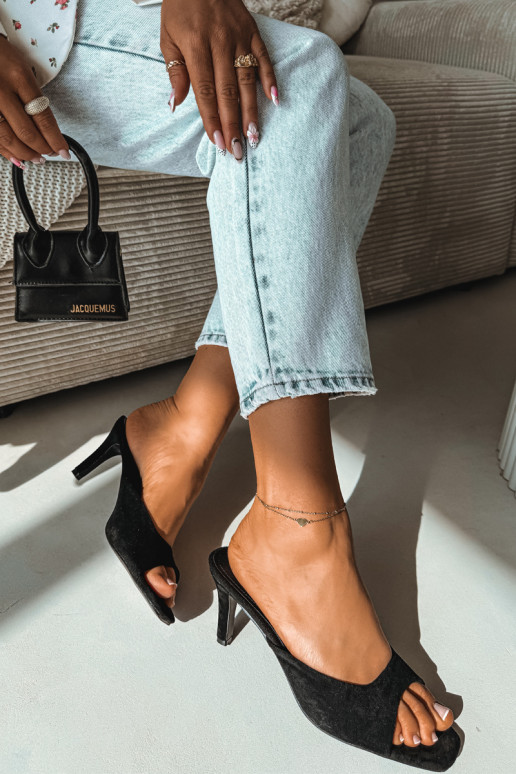 Pantoufles pour femmes Activé Smukłym Obcasie couleur noire Revina