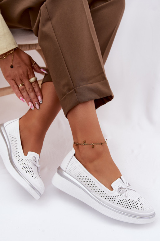 Peau avec des éléments ajourés chaussures avec une plateforme S.Barski LR61-7043 couleur blanche