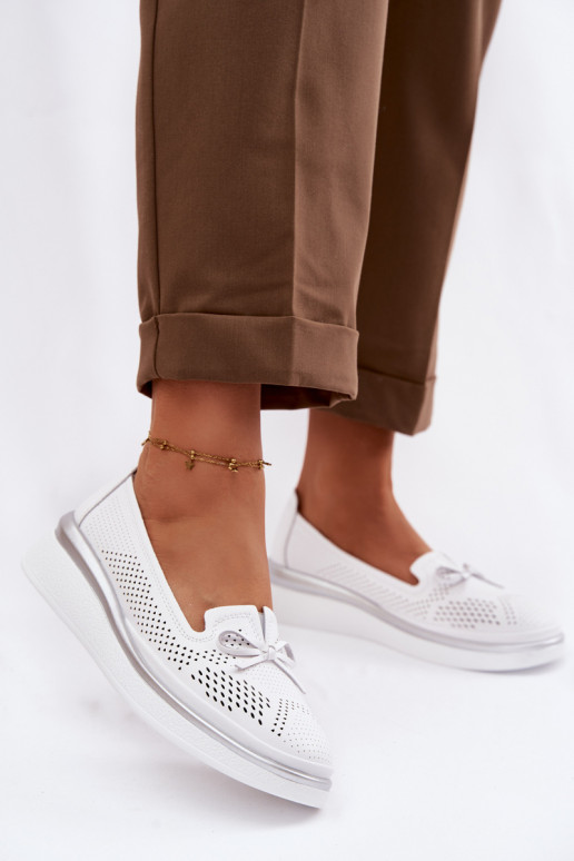 Peau avec des éléments ajourés chaussures avec une plateforme S.Barski LR61-7043 couleur blanche