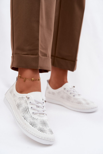 Chaussures en cuir pour femmes avec éléments ajourés S.Barski LR61-7083 couleur blanche