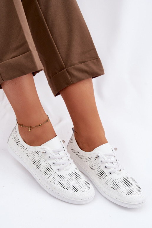 Peau avec des éléments ajourés chaussures Féminin S.Barski LR61-7083 couleur blanche