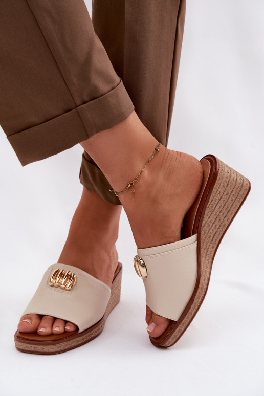 Damenhausschuhe mit einer PlattformImitacją Plecionki Sergio Leone KL325 Beige