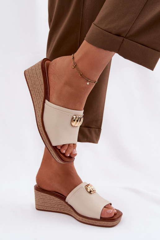 Pantoufles pour femmes avec une plateformeImitacją Plecionki Sergio Leone KL325 beige