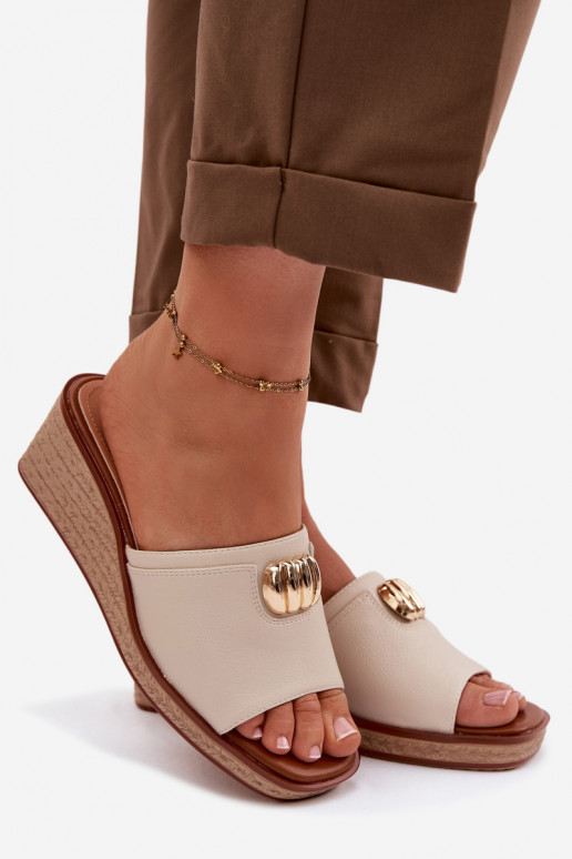 Pantoufles pour femmes avec une plateformeImitacją Plecionki Sergio Leone KL325 beige