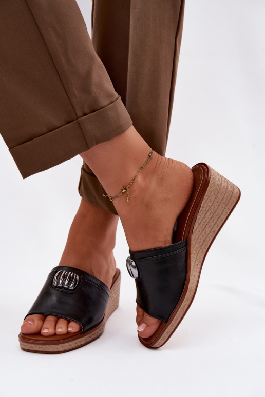 Pantoufles pour femmes avec une plateformeImitacją Plecionki Sergio Leone KL325 couleur noire