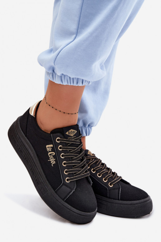 Freizeitschuhe mit einer Plattform Lee Cooper LCIN-26-44-4476 schZuarze Farbe
