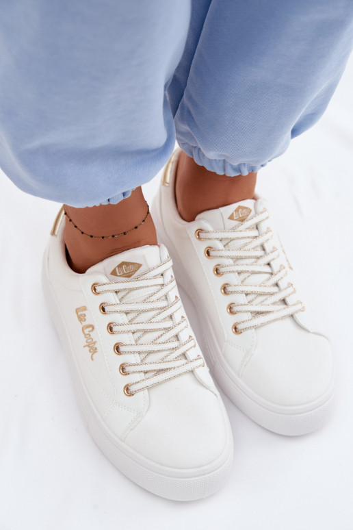 Freizeitschuhe mit einer Plattform Lee Cooper LCIN-26-44-4478 Zueiße Farbe