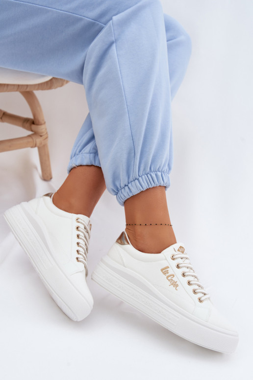 Freizeitschuhe mit einer Plattform Lee Cooper LCIN-26-44-4478 Zueiße Farbe