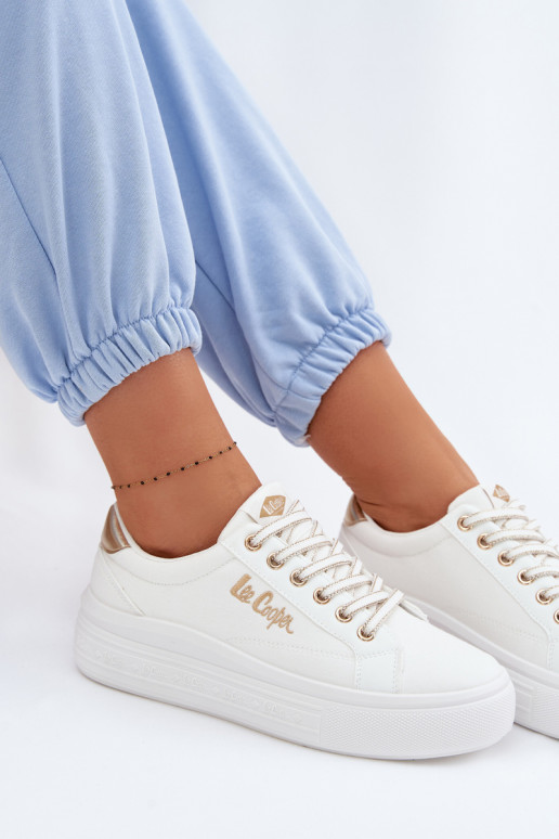 Chaussures de loisirs avec une plateforme Lee Cooper LCDANS-26-44-4478 couleur blanche