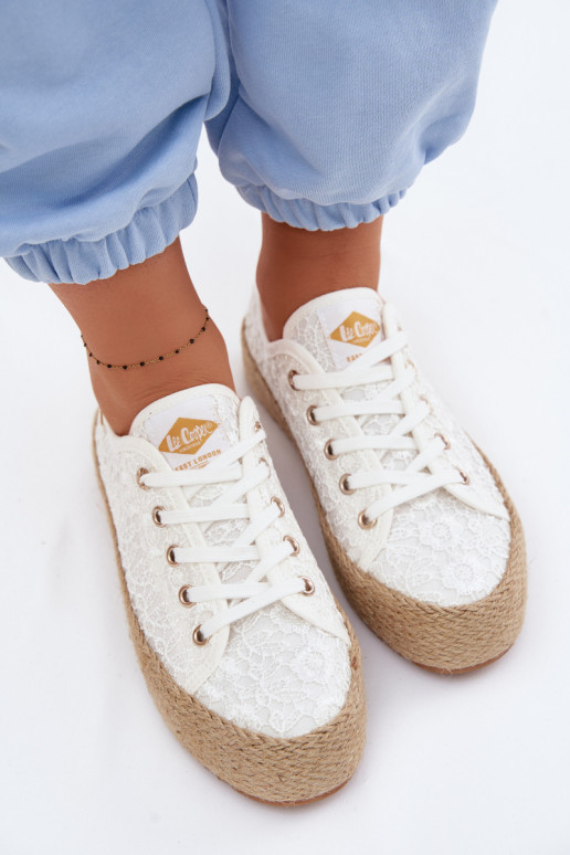 avec des motifs de dentelle chaussures décontractées espadrilles avec une plateforme Lee Cooper LCDANS-26-31-4326 couleur blanch