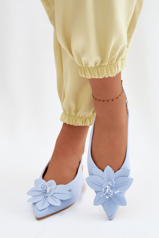 Sandales pour femmes avec des talons largesDekoracyjnym Une fleur couleur bleue Telivette