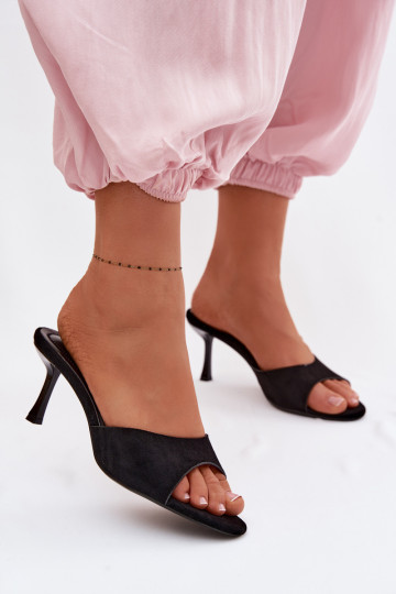 ChaussonsImitacji en daimu avec des talons fins couleur noire Melissea