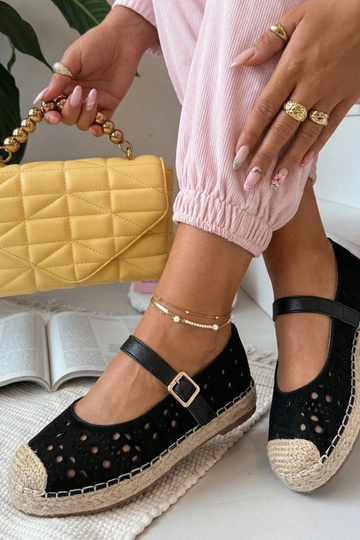 Espadrilles noires ajourées...