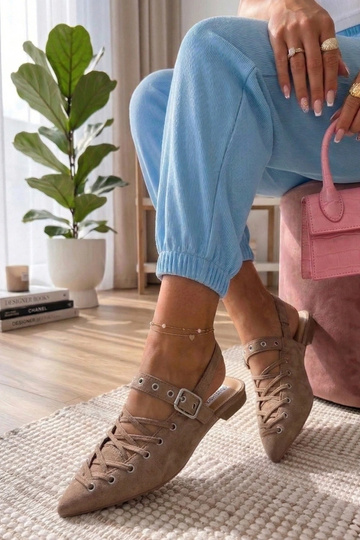 Karamelkleurige ballerina's met open hiel versierd met strikjes Seraphina