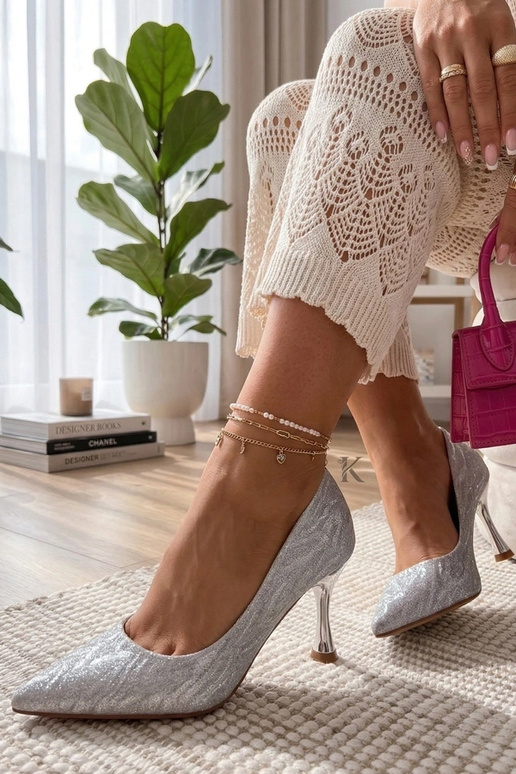 Escarpins argentés avec finition...