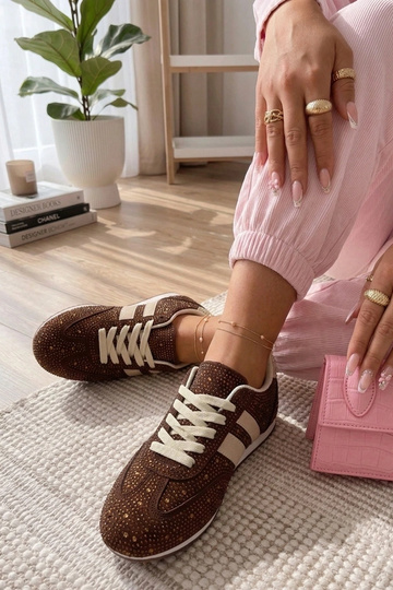 Braune Sneakers mit Zirkonsteinen Sybilla