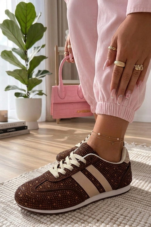 Bruine sneakers versierd met zirconia...