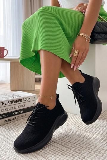 Zwarte lichte geperforeerde...