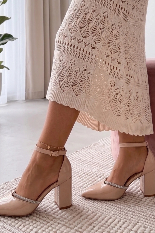 Zandkleurige lakleren schoenen met...