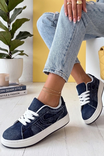 Donkerblauwe sneakers met... 2