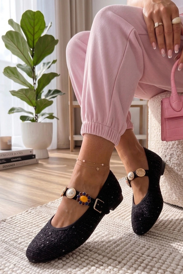 Schwarze Ballerinas mit dekorativem Riemen Chantal