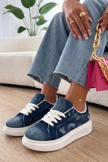Sneakers bleu foncé sur...
