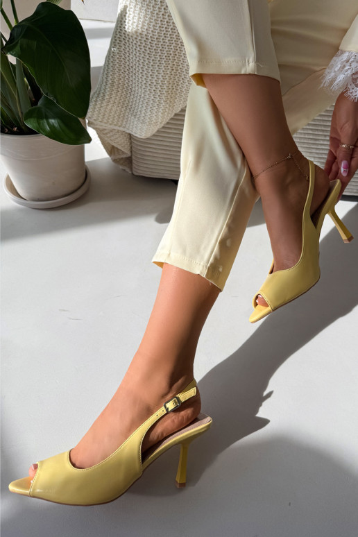 Dames sandalen met dunne hakjes in gele kleur Sevina