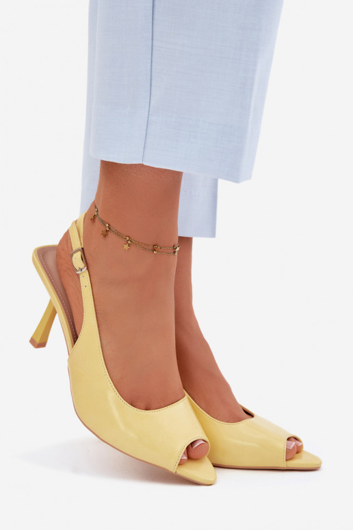 Dames sandalen met dunne hakjes in gele kleur Sevina