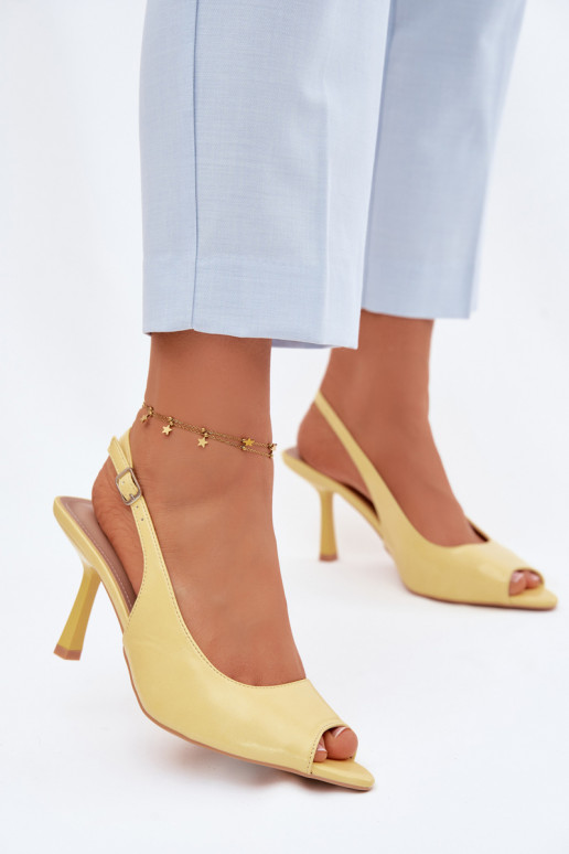 Sandales pour femmes avec des talons fins couleur jaune Sevina