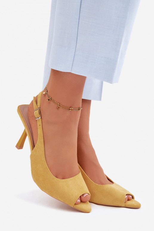 Dames sandalen met dunne hakjes van kunstsuède in gele kleur Sevina