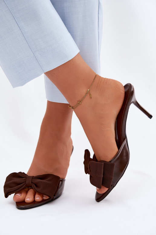 Dames slippers met dunne hakken en strikjes chocolade kleur Jelessa