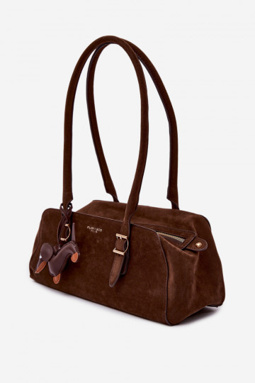 Tas van kunstsuède met hanger in chocoladekleur Noely 2