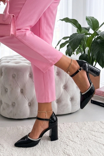 Mocassins noirs en vernis avec des zirconiums Victoria 2