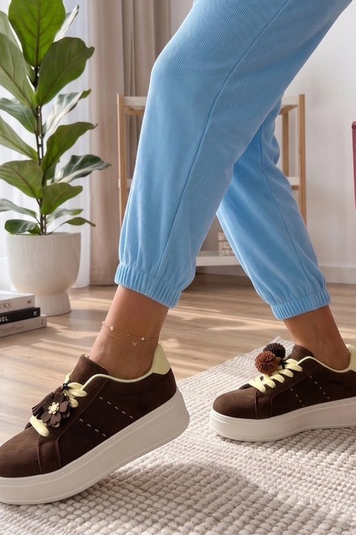 Bruine sneakers op een platform Oktawia