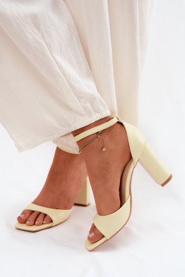 Damen-Sandalen mit hohen AbsätzenImitacji Skóry gelbe Farbe Melvra 2